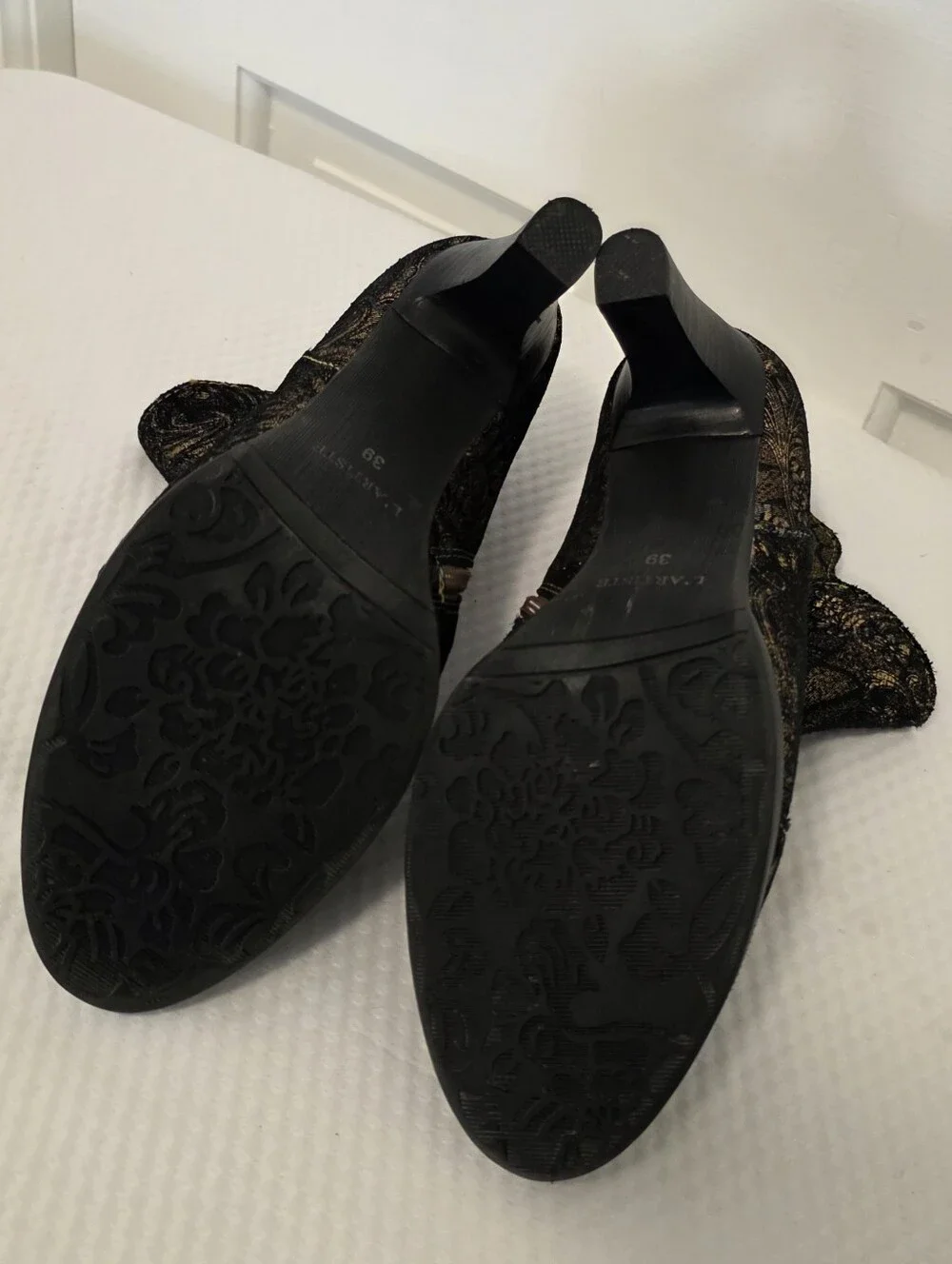 L'Artiste Smokinhot Black & Gold Brocade Ankle Booties with Side Zip Size 39/8.5